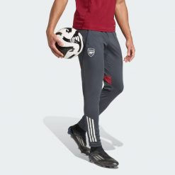 Spodnie treningowe Arsenal Tiro 25 Competition. Brązowe spodnie treningowe długie Adidas, bez wzorów, z dresówki. Za 279.00 zł.