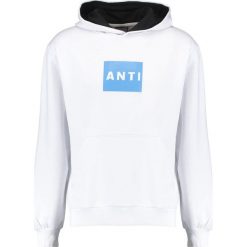 Antioch ANTI SQUARE PRINT Bluza z kapturem white. Bluzy z kapturem marki Antioch, l, z bawełny, z kapturem. W wyprzedaży za 174.85 zł.