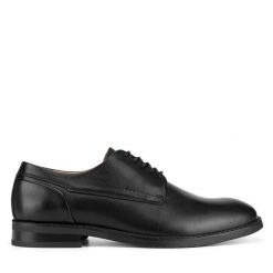 Półbuty Gino Rossi. Czarne eleganckie półbuty Gino Rossi, bez wzorów, bez obcasa, bez zapięcia. Za 349.99 zł.
