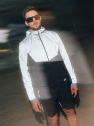 4F Kurtka do biegania odblaskowa męska - czarna M. Czarne kurtki do biegania 4F, l, bez wzorów, z materiału, bez kaptura, do biegania. Za 349.99 zł.