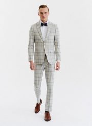 PAKO LORENTE – Beżowe spodnie garniturowe w kratę. Brązowe garnitury Pako Lorente, na komunię, m, bez wzorów, z elastanu. Za 149.99 zł.