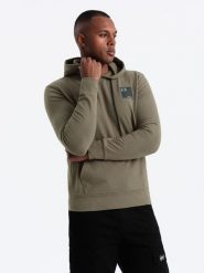 Bluza męska z kapturem kangurka z logotypem – oliwkowa V4 - Rozmiar: XXL. Zielone bluzy Ombre Clothing, m, bez wzorów, z bawełny, z kapturem. W wyprzedaży za 99.99 zł.