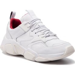 Sneakersy TOMMY HILFIGER - Chunky Leather Trainer FM0FM02151 White 100. Buty sportowe casual marki Tommy Hilfiger. Za 649.00 zł.