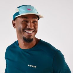 Czapka z daszkiem do biegania Kiprun 5 paneli. Niebieskie czapki z daszkiem KIPRUN, bez wzorów, z materiału. Za 49.99 zł.