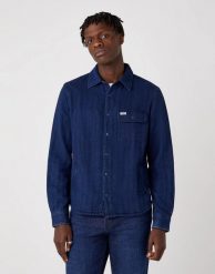 MĘSKA KOSZULA JEANSOWA WRANGLER LS OVERSHIRT DARK INDIGO W5J8N3X1E 112130194. Niebieskie koszule Wrangler, m, bez wzorów, z jeansu, bez kołnierzyka, bez ramiączek. Za 149.99 zł.