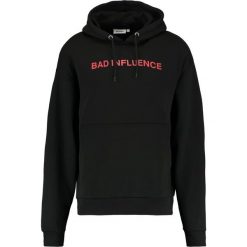 Weekday BAD INFLUENCE Bluza z kapturem black. Bluzy z kapturem marki Weekday, l, z bawełny, z kapturem. Za 189.00 zł.