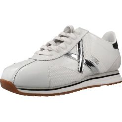 Buty MUNICH 8350206M SAPPORO 206 Biały. Białe buty turystyczne munich, bez wzorów, z syntetyku, bez zapięcia, na fitness i siłownię. Za 483.99 zł.