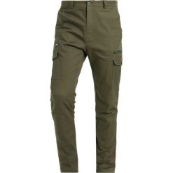 Casual Friday Bojówki seaweed green. Joggery i bojówki marki Casual Friday. W wyprzedaży za 237.30 zł.