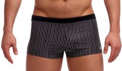 Bokserki kąpielowe Funky Trunks Pin Stripe. Czarne slipy i bokserki Funky Trunks, l, bez wzorów, z materiału. Za 179.00 zł.
