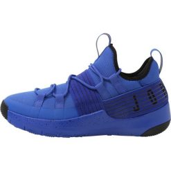 Jordan TRAINER PRO Obuwie do koszykówki hyper royal/black. Buty do koszykówki marki Jordan. W wyprzedaży za 377.10 zł.