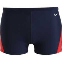 Nike Performance Kąpielówki university red/navy. Kąpielówki marki Nike. W wyprzedaży za 135.20 zł.