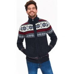 SWETER ROZPINANY Z NORWESKIM WZOREM. Swetry rozpinane marki TOP SECRET. W wyprzedaży za 59.99 zł.
